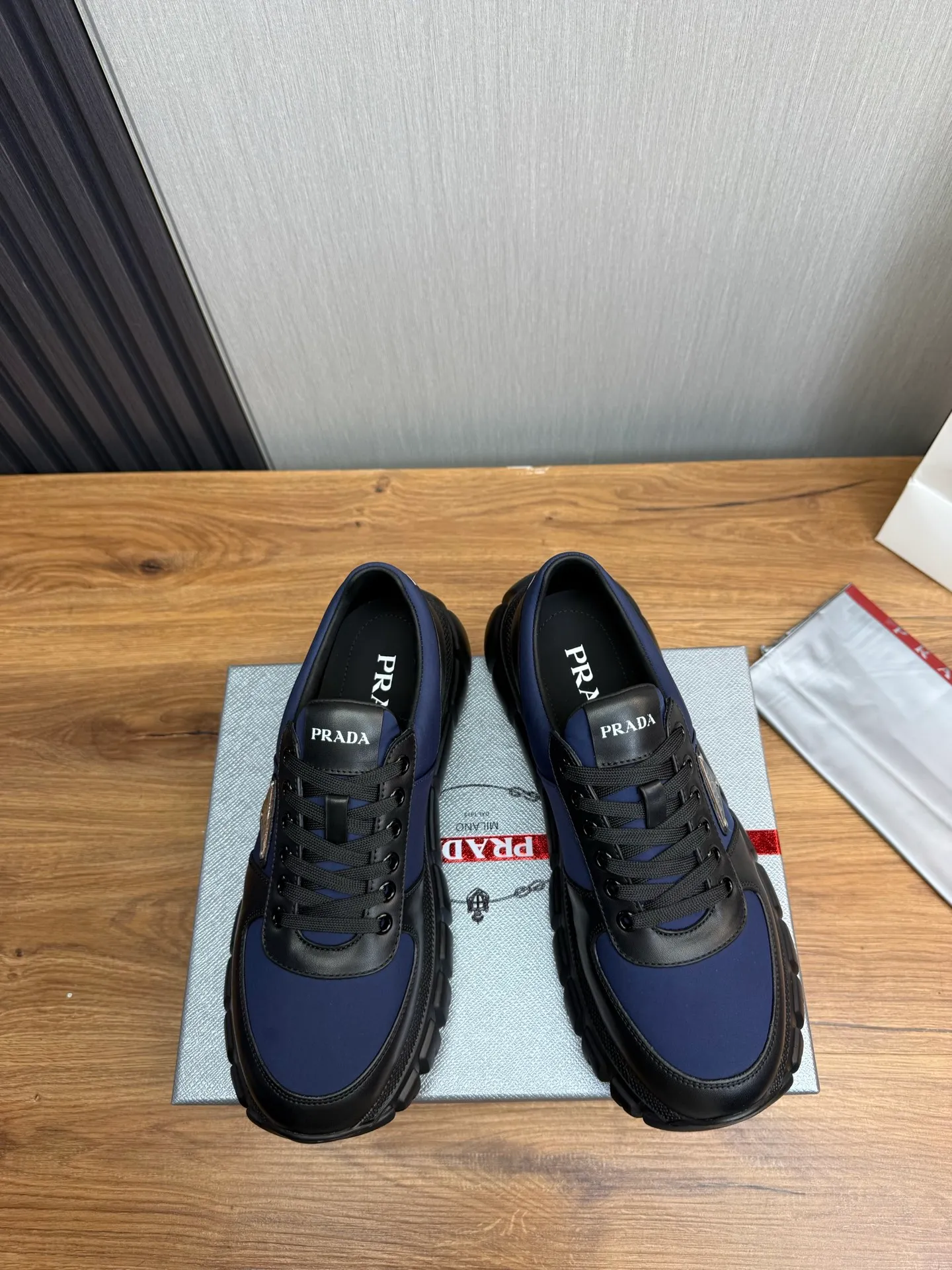 Men's shoes 💰580💰 [PRADA] Men's shoes are popular in the counter, official website is synchronized, 1 high-quality shipment ✔️Imported cowhide fabric + cowhide lining, 1🆚1 replica, original sole, 38-45 (45 customized, non-refundable)